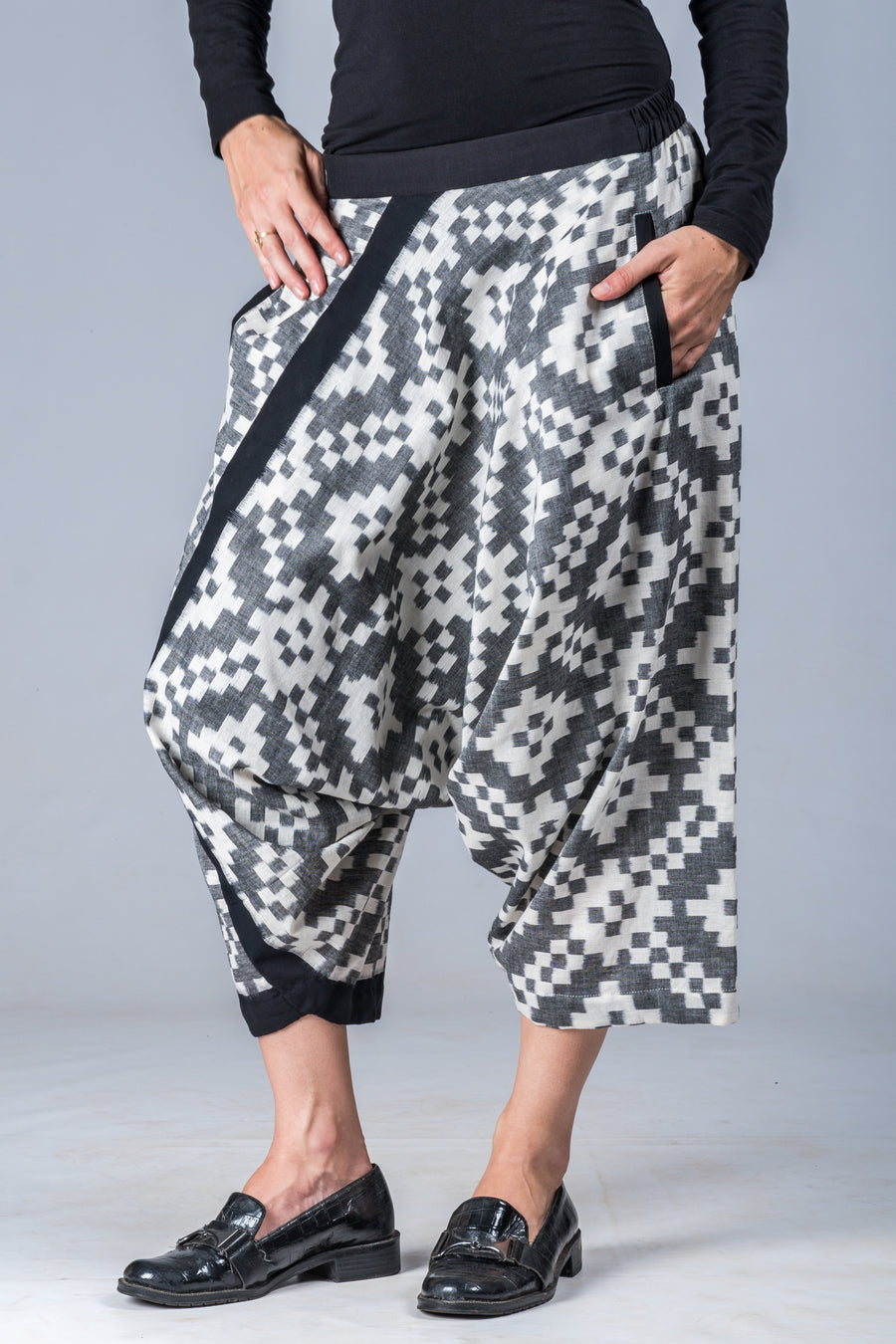 White and Grey Ikat Pattern - Turkish Mid Length Pant