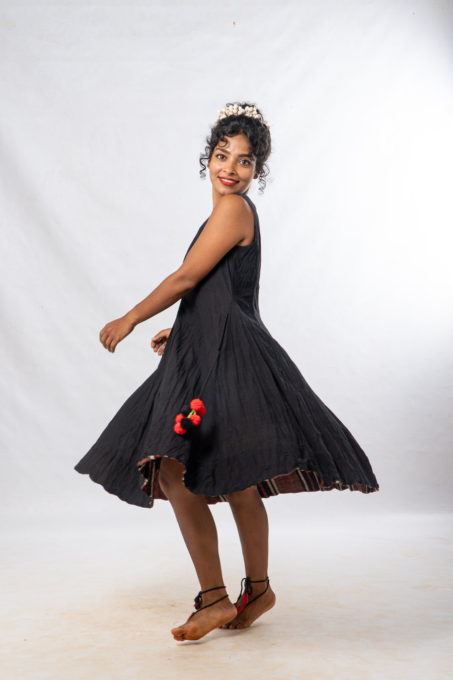 Black Crinkled Cotton Sleeveless Midi Dress