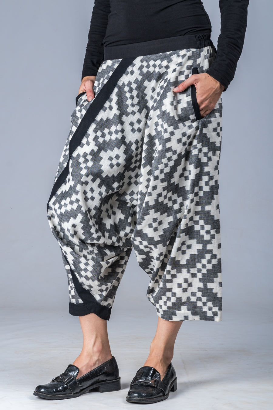 White and Grey Ikat Pattern - Turkish Mid Length Pant