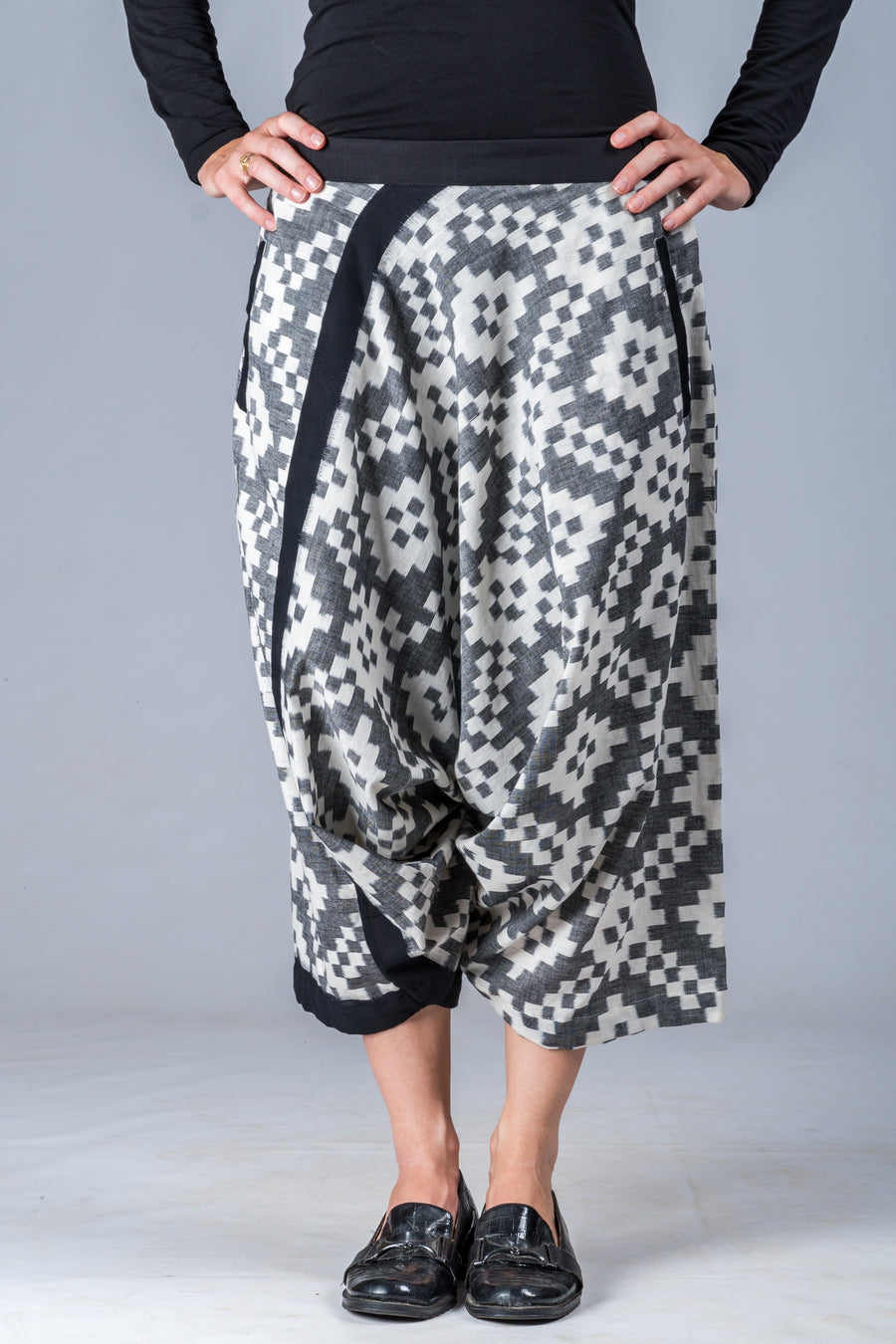 White and Grey Ikat Pattern - Turkish Mid Length Pant