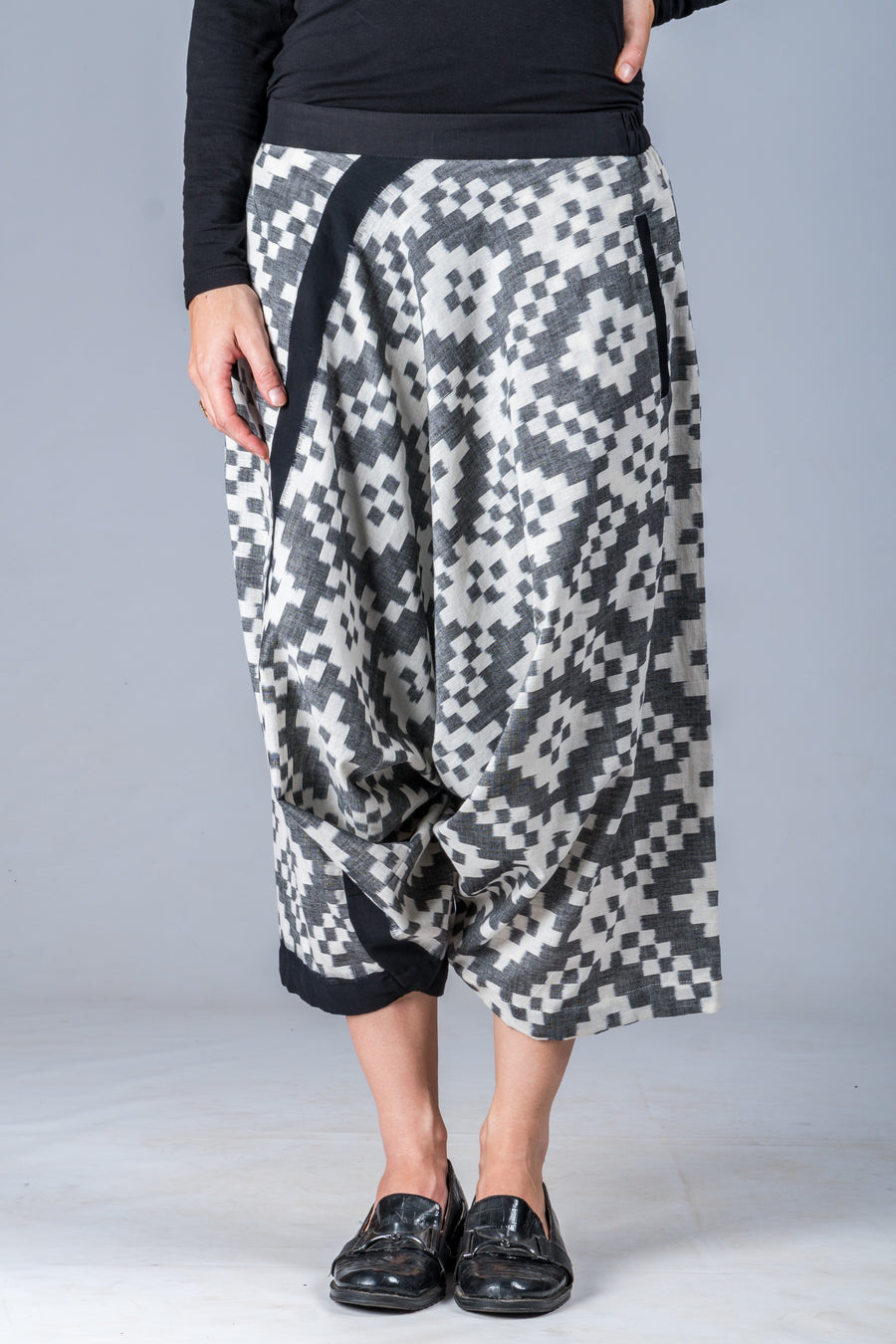 White and Grey Ikat Pattern - Turkish Mid Length Pant
