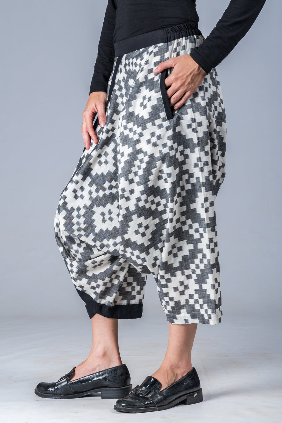 White and Grey Ikat Pattern - Turkish Mid Length Pant