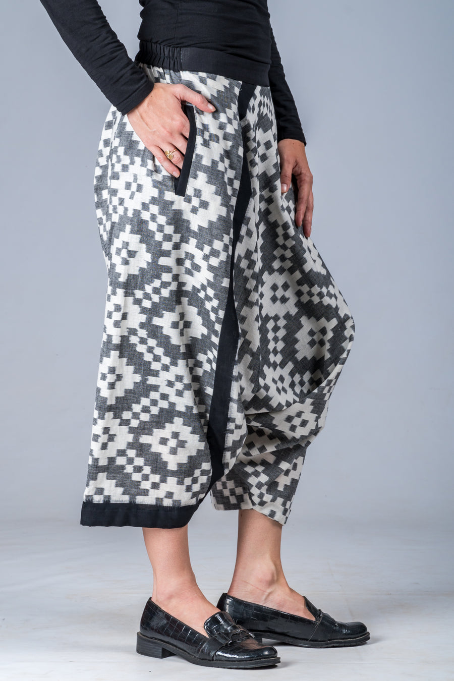 White and Grey Ikat Pattern - Turkish Mid Length Pant