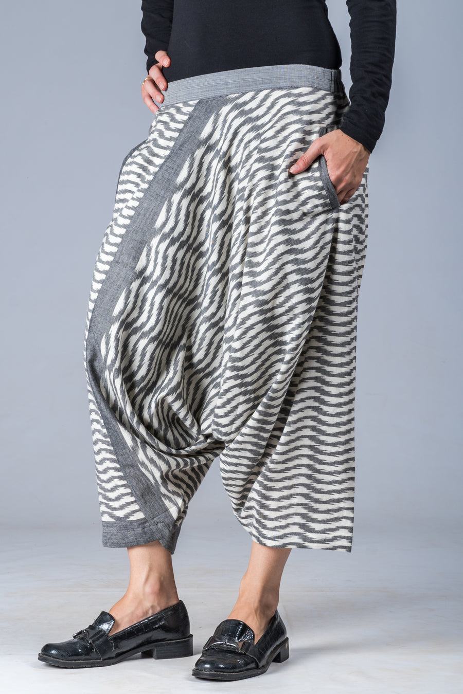 White and Grey Ikat Waves - Turkish Mid Length Pant