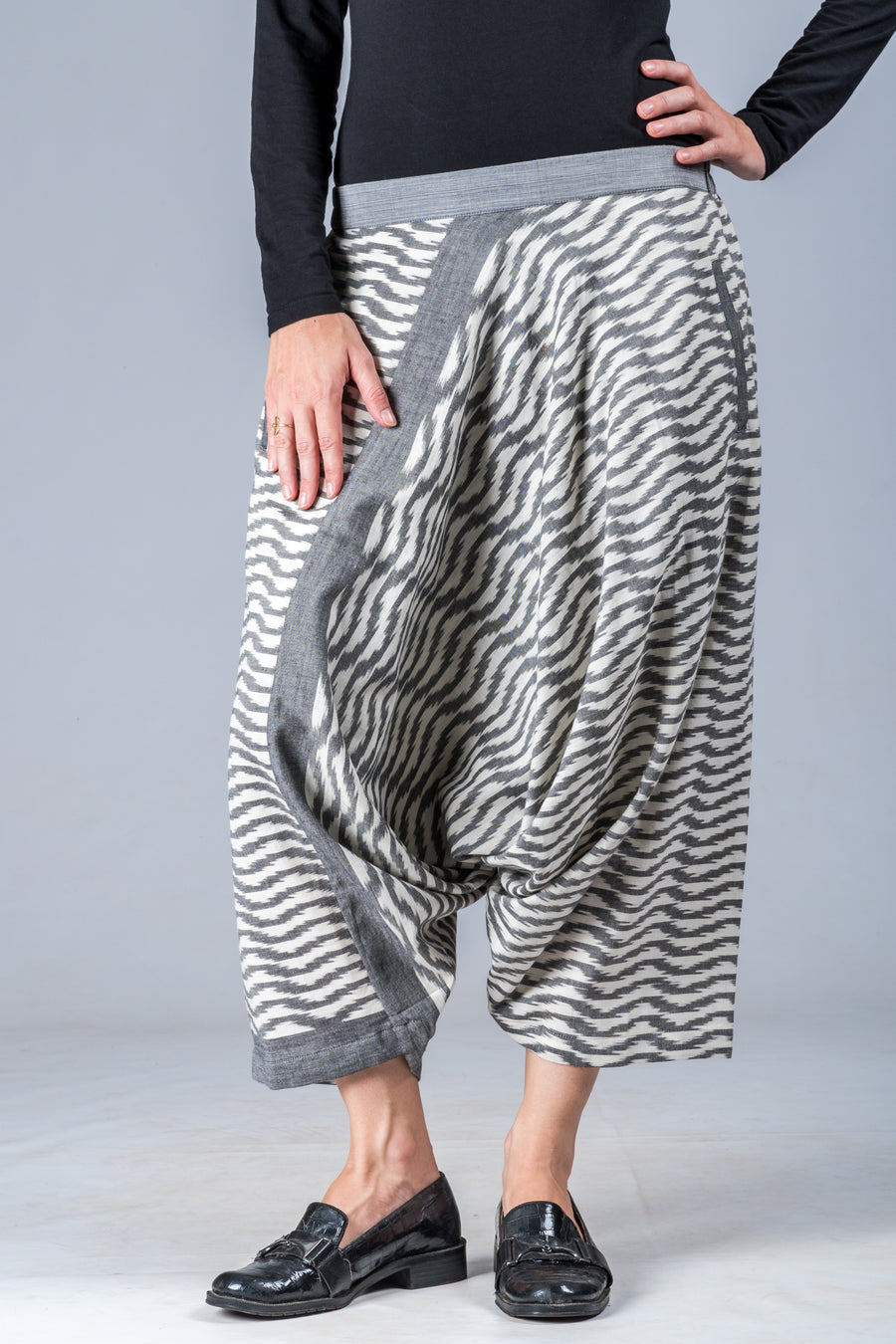 White and Grey Ikat Waves - Turkish Mid Length Pant