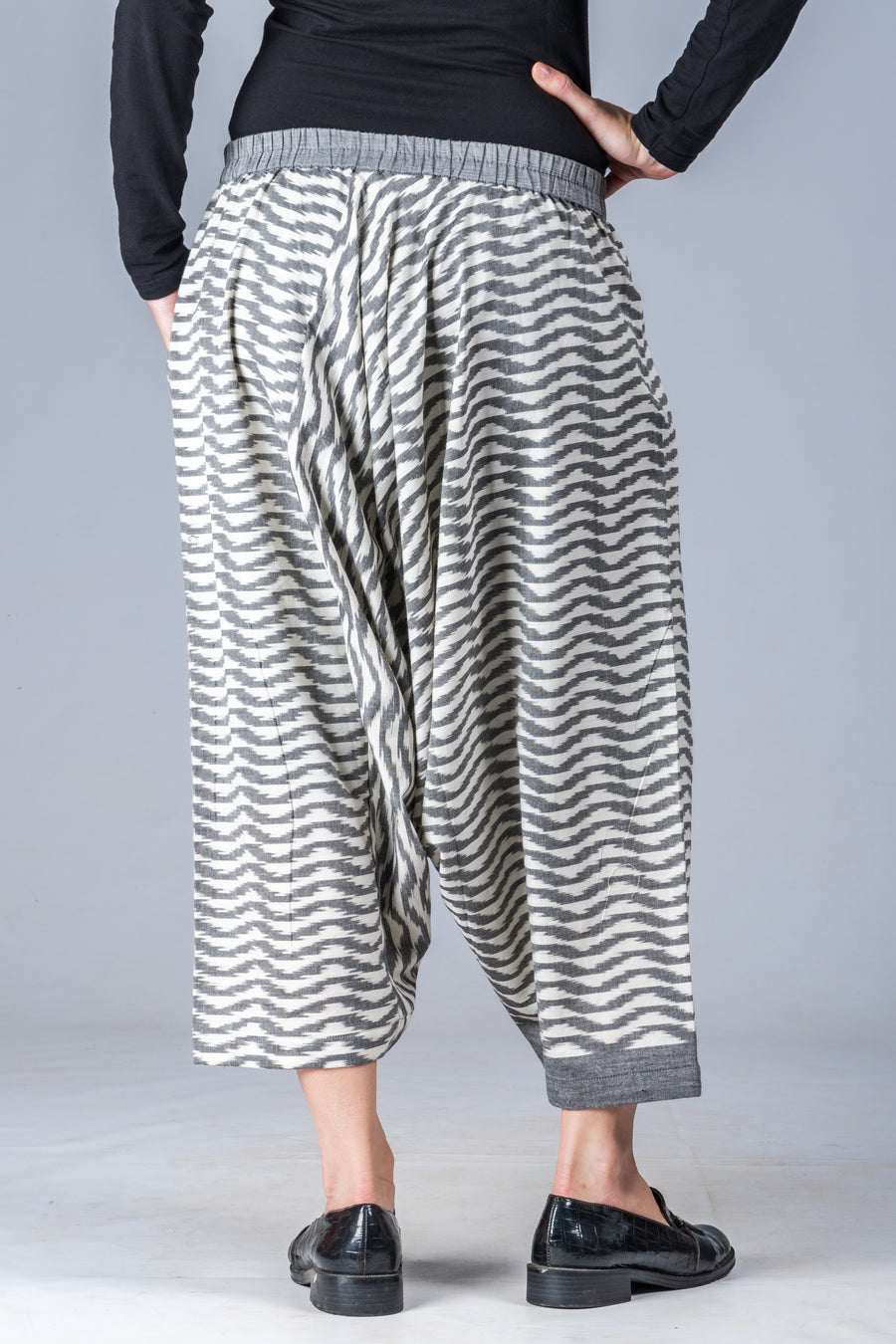 White and Grey Ikat Waves - Turkish Mid Length Pant