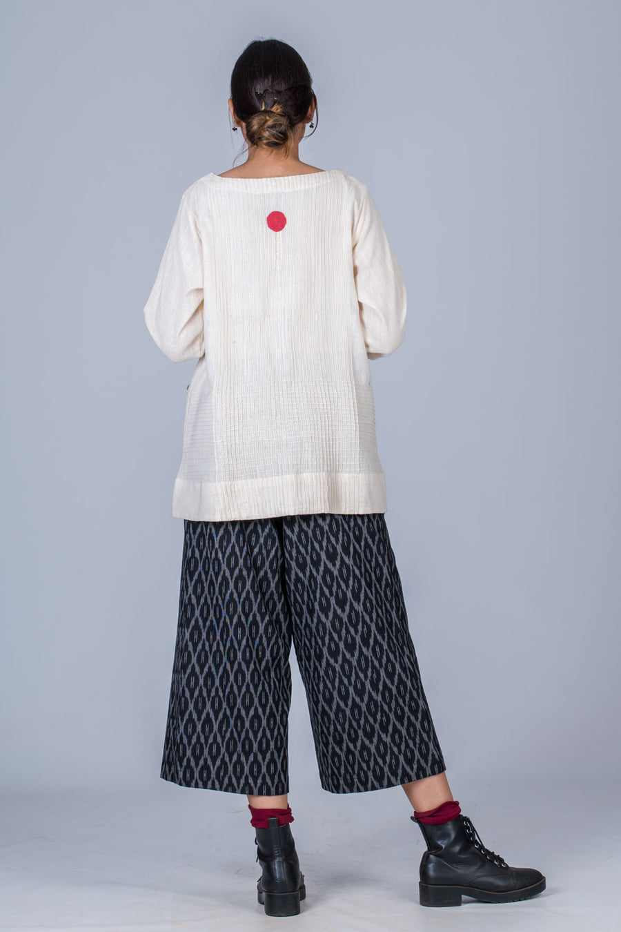Off-white Handwoven Handspun Pintuck with Ikat - Pari set